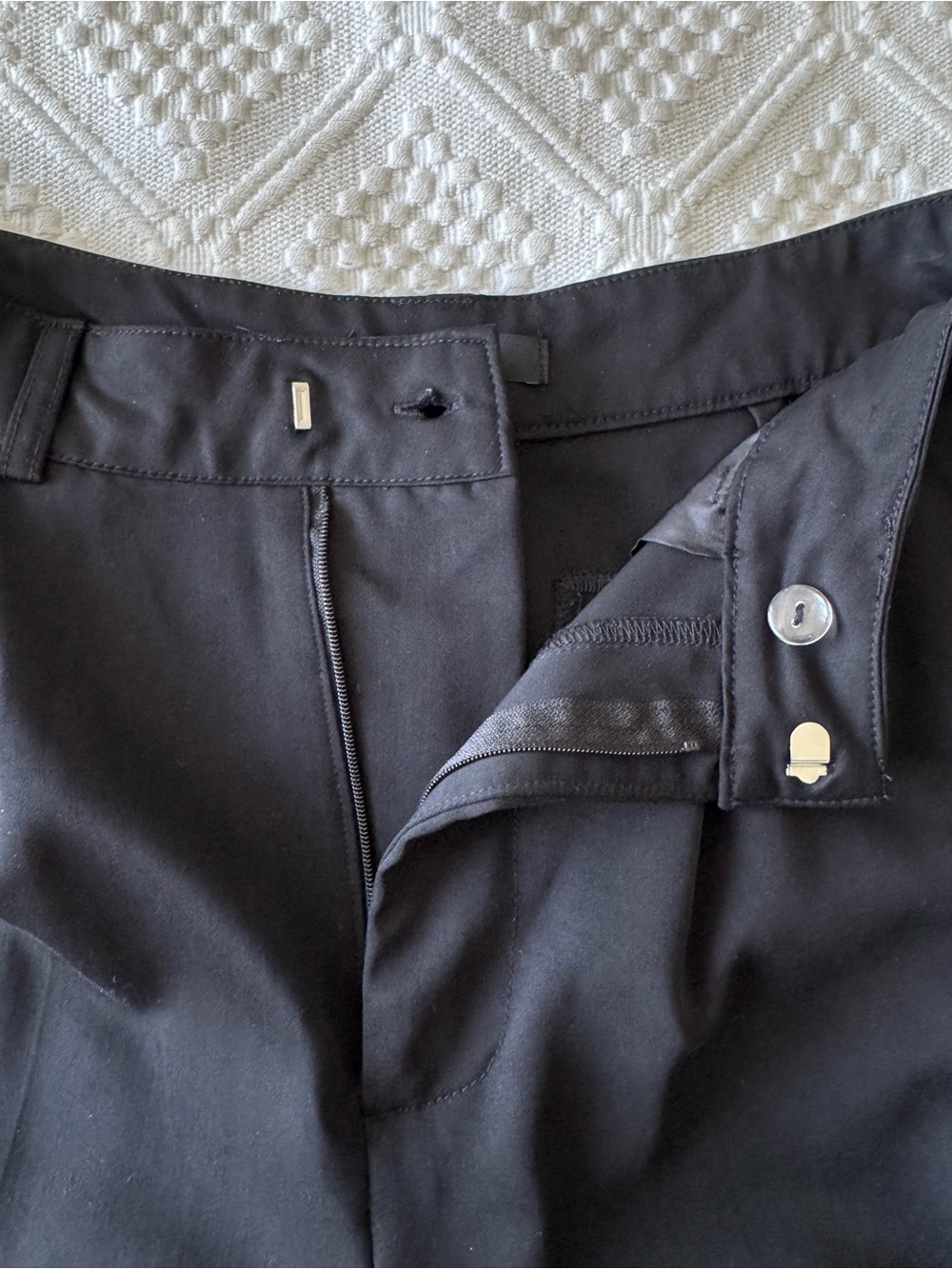 7 for all Mankind Black Wide-Leg Dress Pants with pleats pockets, rayon, Small - Picture 8 of 10
